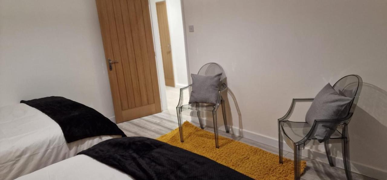 Shm Stays Leicester. Newly Renovated!! 15 Min Drive From City Centre, University. 9 Min Drive To Leicester City Stadium, 5 Min Drive To M1 & M69. 2 Min Walk To Bus Stop. Exterior foto