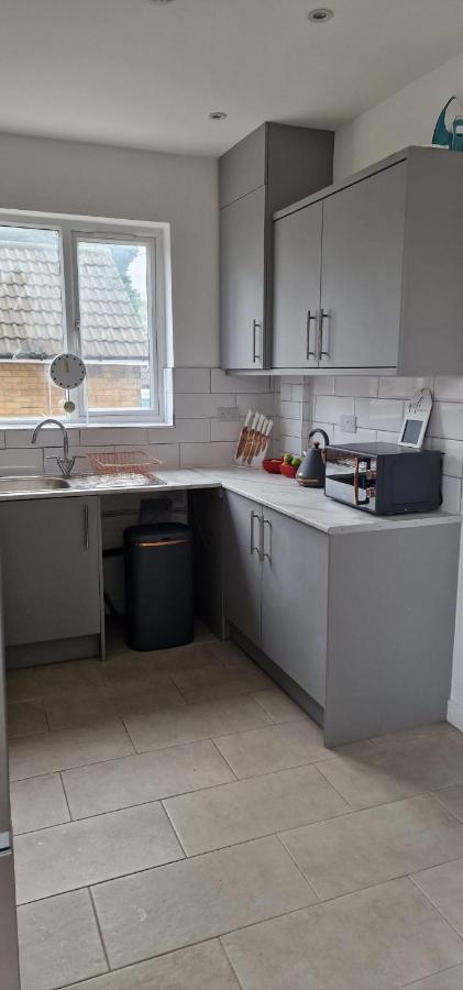 Shm Stays Leicester. Newly Renovated!! 15 Min Drive From City Centre, University. 9 Min Drive To Leicester City Stadium, 5 Min Drive To M1 & M69. 2 Min Walk To Bus Stop. Exterior foto